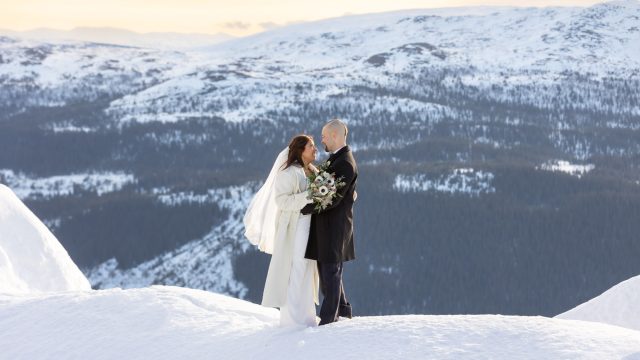 Nadja – Fångar Er Kärlek med Tidlösa och Äkta Bröllopsbilder