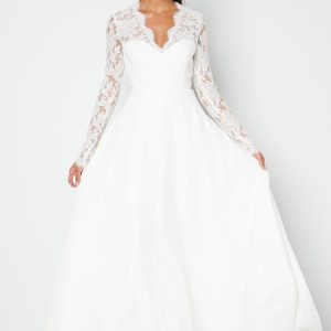 Scallop V-Neck Lace Gown