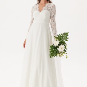 Scallop V-Neck Lace Gown